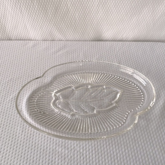 Vintage Federal Glass Crystal Leaf Design 10" Snack/Luncheon Plates. - Picture 2 of 6
